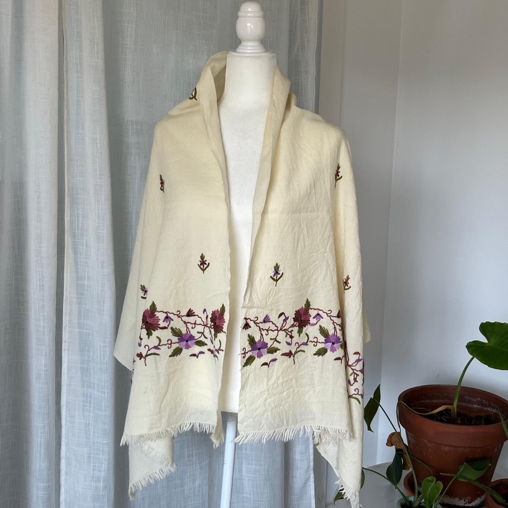 VTG EMBROIDERED WOOL SHAWL • 26” x 68